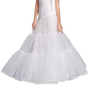 NWT David’s Bridal Ballgown Silhouette Slip